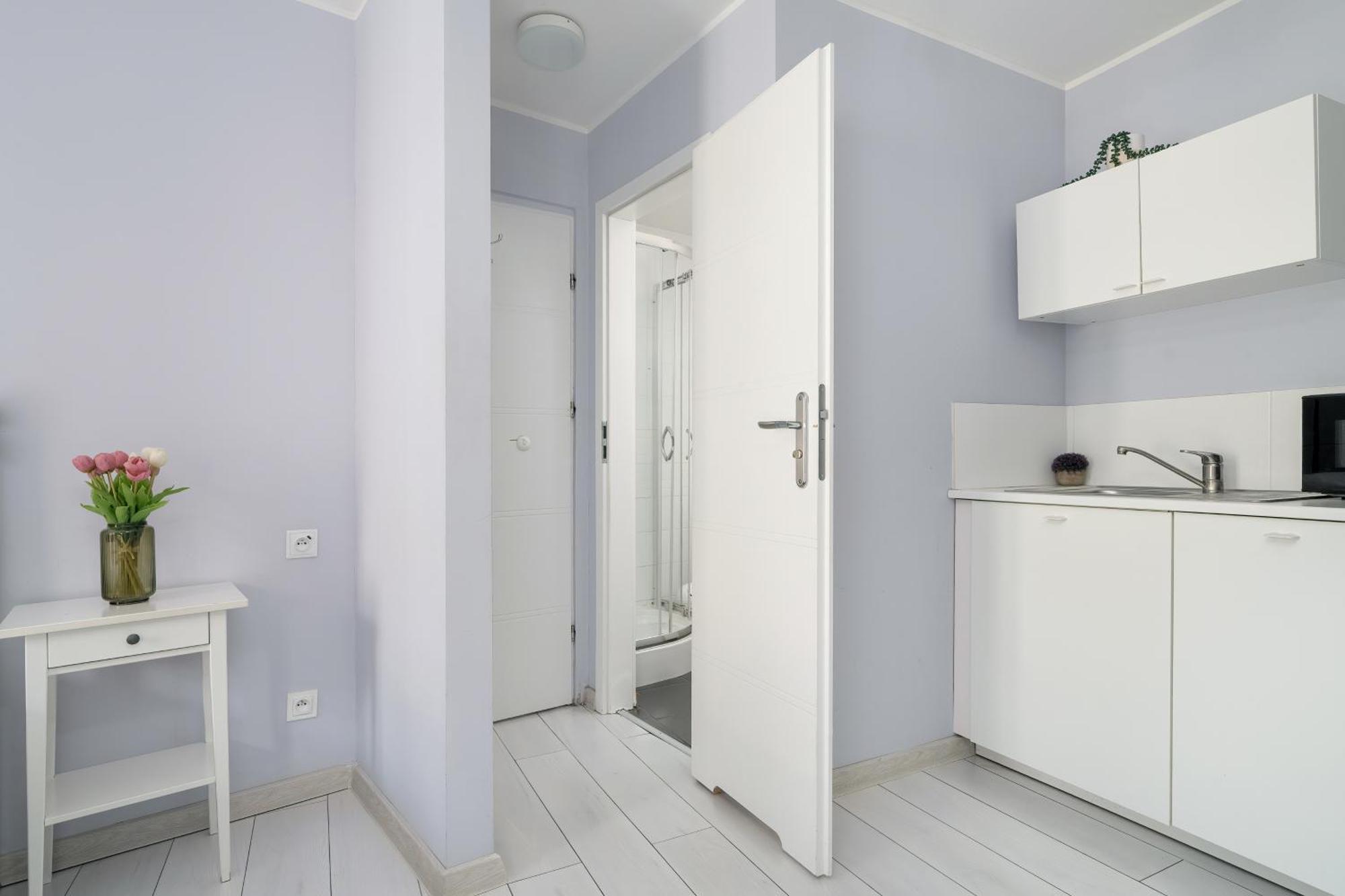 Stylowe I Eleganckie Studia Very Berry W Poznaniu By Renters Apartment